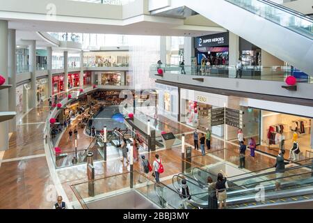 Intérieur des Shoppes à Marina Bay Sands, Bayfront Avenue, Marina Bay, île de Singapour (Pulau Ujong), Singapour Banque D'Images