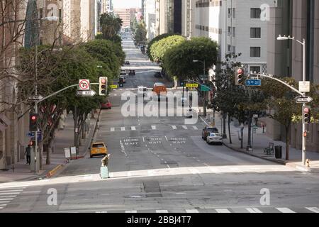 Grand Avenue dans le centre-ville de Los Angeles, le 22 mars 2020 pendant le verrouillage du Coronavirus. Banque D'Images