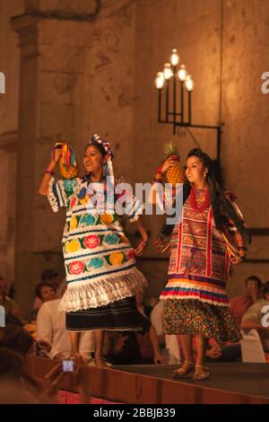 Danse culturelle folklorique Oaxacan, Oaxaca City, Mexique Banque D'Images