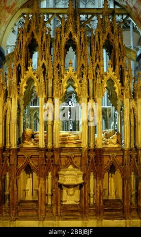 Tombe du roi Édouard II, cathédrale de Gloucester. La figure sculptée est un effigie en pierre alabaster. Banque D'Images