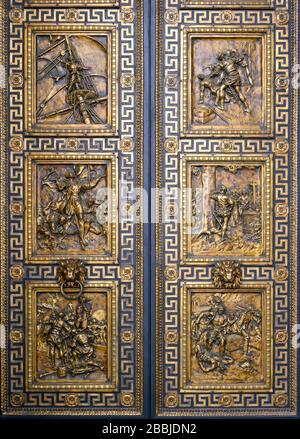 Portes en bronze avec bas-reliefs par Angelo Zanelli, El Capitolio, ou le bâtiment du Capitole national, la Havane, Cuba Banque D'Images