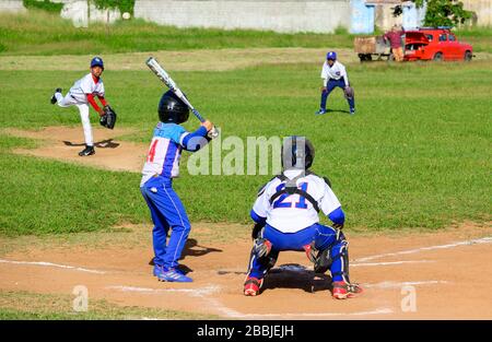 Jeu de base-ball pour jeunes, Mirimar. La Havane, Cuba. Banque D'Images