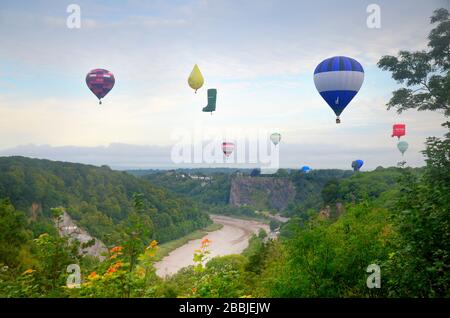 Bristol Ballon festival 2019 - montgolfière atterrissage après vol. - clifton Banque D'Images