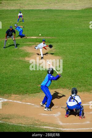 Jeu de base-ball pour jeunes, Mirimar. La Havane, Cuba. Banque D'Images