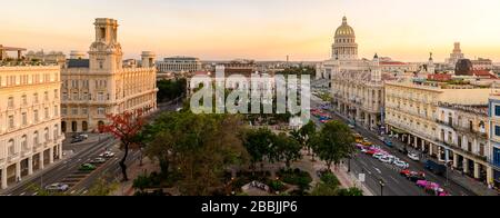 Vue panoramique du Parque Centrale avec le Gran Hotel Manzana Kempinski, le Musée National des Beaux-Arts, El Capitolio ou le bâtiment du Capitole National, le Gran Teatro de la Habana et l'Hôtel Inglaterra, la Havane, Cuba Banque D'Images