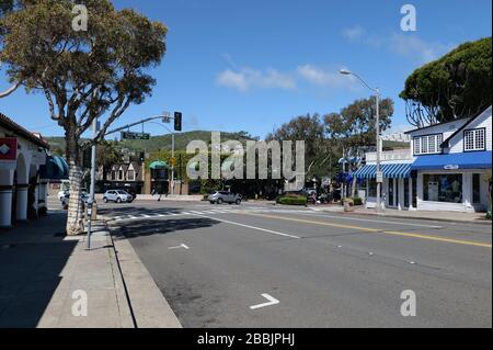 Laguna Beach, CA/USA - 23 mars 2020: Pacific Coast Highway presque déserté à Laguna Beach pendant la quarantaine du coronavirus Banque D'Images