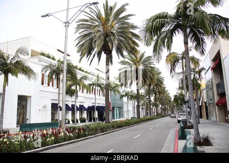 BEVERLY HILLS, LOS ANGELES, CALIFORNIE, États-Unis - 31 MARS : vue sur le magasin Ralph Lauren Beverly Hills Rodeo Drive le 31 mars 2020 à Beverly Hills, Los Angeles, Californie, États-Unis. Les entreprises de l'industrie du tourisme et du divertissement de Los Angeles sont temporairement fermées dans le cadre de la pandémie de coronavirus COVID-19 après l'ordonnance de 'Safer at Home' émise par le maire de Los Angeles, Eric Garcetti, au niveau du comté, et le gouverneur de Californie, Gavin Newsom, au niveau de l'État, le jeudi 19 mars, 2020 qui restera en vigueur jusqu'au moins le 19 avril 2020. (Photo de Xavier Collin/image Press Agency) Banque D'Images