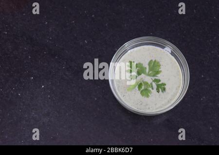 Maison fait min sauce avec espace pour ajouter du texte Banque D'Images