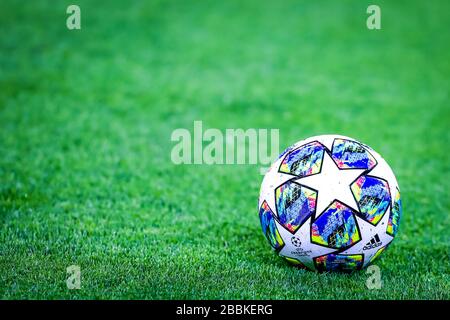 Balle officielle Ligue des Champions de l'UEFA pendant la saison de football 2019/20 images symboliques - crédit photo Fabrizio Carabelli /LM/ Banque D'Images