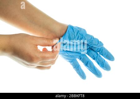 Infirmière met des gants médicaux contre le coronavirus, covid-2019, concept de santé Banque D'Images