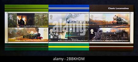 Timbres-poste. Grande-Bretagne. La reine Elizabeth II Locomotives classiques. Feuille miniature de six timbres. 2004. Banque D'Images