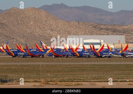 Les avions de Southwest Airlines sont stockés à l'aéroport de logistique de Californie du Sud au milieu de la pandémie mondiale de coronavirus COVID-19, lundi 30 mars 2020, à Victorville, Californie (Brandon Sloter/image of Sport) (photo par IOS/Espa-Images) Banque D'Images