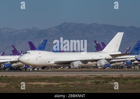 Les anciens avions de fret sont stockés à l'aéroport logistique de Californie du Sud au milieu de la pandémie mondiale de coronavirus COVID-19, lundi 30 mars 2020, à Victorville, Californie (Brandon Sloter/image of Sport) (photo par IOS/Espa-Images) Banque D'Images