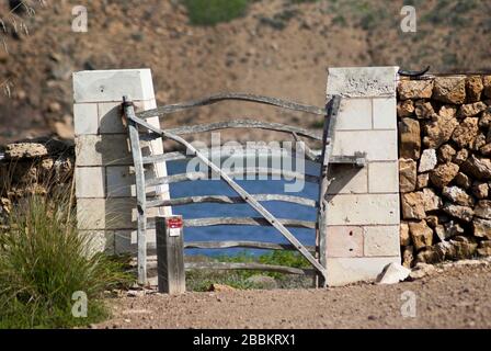 MINORQUE-SEPTEMBRE 22:porte typique sur la promenade côtière de Cami de Cavalls,Minorque Island,septembre 2018. Banque D'Images