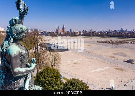 Covid-19, station de test à Theresienwiese à Munich, Allemagne Banque D'Images