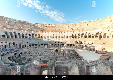 Rome Italie 04 octobre 2019 l'ancien Colisée romain est l'une des principales attractions touristiques d'Europe. Banque D'Images