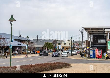 Place avant de la gare d'Onuma-Koen. Une gare sur la ligne principale JR Hokkaido Hakodate dans la ville de Nanae. Hokkaido, Japon Banque D'Images