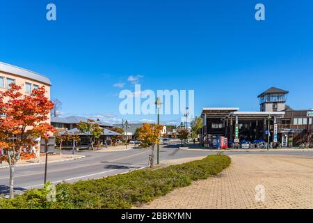 Place avant de la gare d'Onuma-Koen. Une gare sur la ligne principale JR Hokkaido Hakodate dans la ville de Nanae. Hokkaido, Japon Banque D'Images