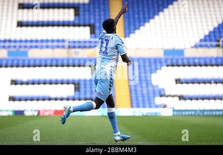 Jordy Hiwula de Coventry City célèbre son premier but du jeu Banque D'Images