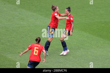 Jennifer Hermoso (à droite), en Espagne, célèbre son premier but du match avec des coéquipiers Banque D'Images