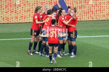 Jennifer Hermoso (cachée), en Espagne, célèbre son premier but du match avec des coéquipiers Banque D'Images