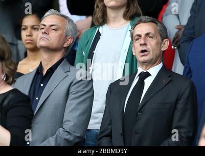 Ancien Manager de football José Mourinho (à gauche) et ancien Président français Nicolas Sarkozy Banque D'Images