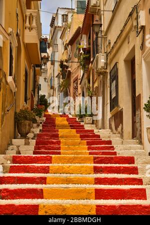 La place d'Espagne, une attraction touristique populaire dans la ville de Calpe, sur la Costa Blanca en Espagne Banque D'Images