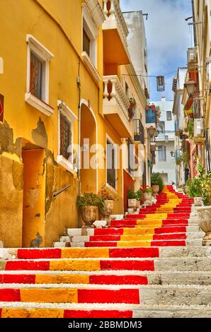 La place d'Espagne, une attraction touristique populaire dans la ville de Calpe, sur la Costa Blanca en Espagne Banque D'Images