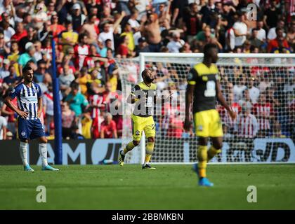 Nathan Redmond de Southampton obtient son deuxième but du match et célèbre Banque D'Images