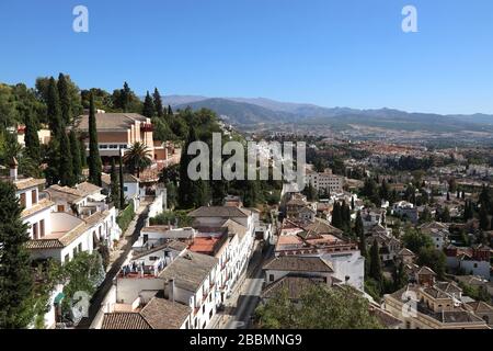 Grenade, Andalousie, Espagne. Vue aérienne pittoresque de Grenade depuis la colline de Sabika. Destination de vacances.vue panoramique. Banque D'Images