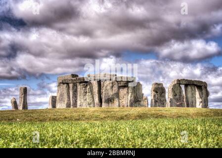 Pierres stabales de Stonehenge avec ciel spectaculaire. Wiltshire, Angleterre Banque D'Images