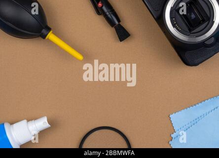 kit de nettoyage de l'équipement photographique et de l'optique. Entretien de l'appareil photo et de l'objectif. Accessoires pour photographes, service professionnel Banque D'Images