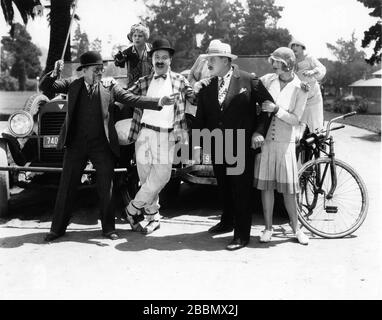 DOT FARLEY BILLY BEVAN VERNON DENT et CAROLE LOMBARD dans LE BICYCLE FLIRT 1928 directeur HARRY EDWARDS Silent Comedy Short Mack Sennet Comedies / Pathe Exchange Banque D'Images