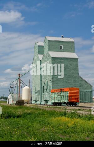 Élévateurs de grain à Nanton, Alberta, au Canada Banque D'Images