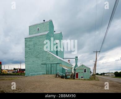 Élévateurs de grain à Nanton, Alberta, au Canada Banque D'Images