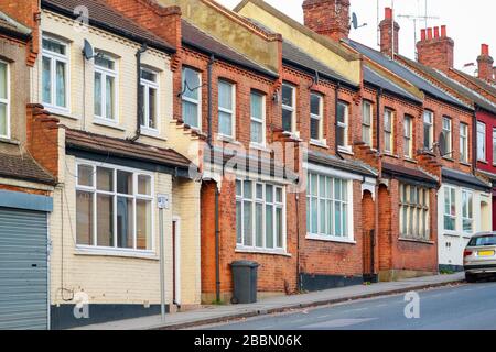 Maisons en terrasses anglaises traditionnelles autour de Cricklewood à Londres Banque D'Images