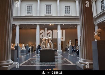 New YORK CITY - 22 OCTOBRE 2014 : galerie grecque et romaine au Metropolitan Museum of Art.Le Met est le plus grand musée d'art des États-Unis Banque D'Images