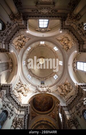 BOLOGNE, ITALIE - 14 février 2020:Église baroque Santa Maria della Vita conçue en 1787 par Giuseppe Tubertini. Banque D'Images