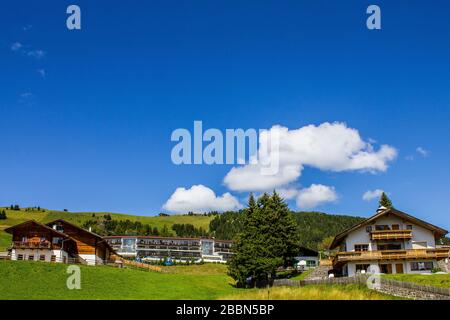 Chalets et hôtels à Compatsch, Seiser Alm Banque D'Images