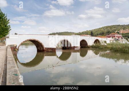 Pont romain, Silves, Algarve, Portugal Banque D'Images