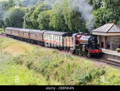 13065 train à vapeur sur le East Lancs Railway Banque D'Images