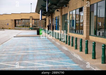 Basildon, Essex, Royaume-Uni. 1 avril 2020. Les rues, les magasins de détail, les restaurants, les cafés et les bars de Basildon, dans l'Essex, sont pratiquement désertés car le maintien au Royaume-Uni pour empêcher la propagation du coronavirus se poursuit dans sa deuxième semaine. Crédit: Ricci Fothergill/Alay Live News Banque D'Images