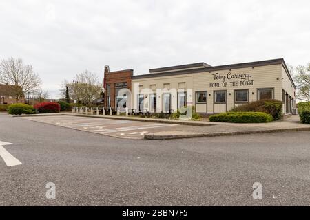 Basildon, Essex, Royaume-Uni. 1 avril 2020. Les rues, les magasins de détail, les restaurants, les cafés et les bars de Basildon, dans l'Essex, sont pratiquement désertés car le maintien au Royaume-Uni pour empêcher la propagation du coronavirus se poursuit dans sa deuxième semaine. Crédit: Ricci Fothergill/Alay Live News Banque D'Images