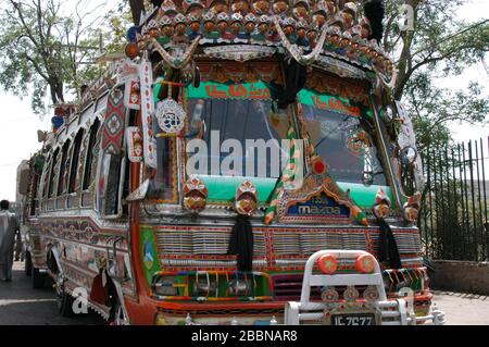 Bus peint, Karachi, Pakistan Banque D'Images