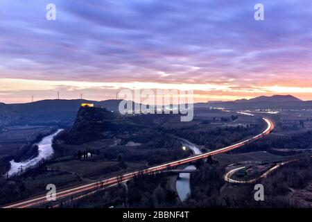 Crépuscule sur le champ de la bataille napoléonienne de Rivoli en 1797. Rivoli Veronese, province de Vérone, Vénétie, Italie, Europe. Banque D'Images