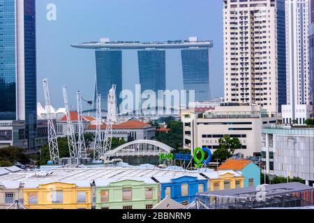 Vue sur l'extrême G-Max Reverse Bungy et Marina Bay Sands et Clarke Quay depuis le Novotel Hotel, Singapour Banque D'Images