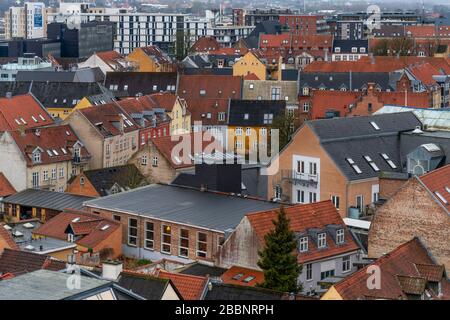 Aalborg, sur les toits. Tiré du toit du grand magasin de Salling, situé à: Nytorv 8, 9000 Aalborg, Danemark. Banque D'Images