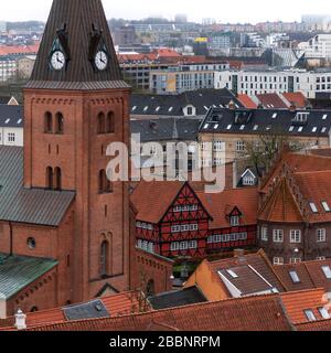 Aalborg, sur les toits. Tiré du toit du grand magasin de Salling, situé à: Nytorv 8, 9000 Aalborg, Danemark. Banque D'Images