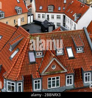 Aalborg, sur les toits. Tiré du toit du grand magasin de Salling, situé à: Nytorv 8, 9000 Aalborg, Danemark. Banque D'Images