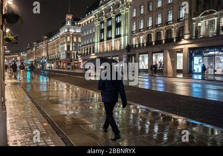 © 2020 Andrew Baker. LONDRES ROYAUME-UNI. 19 mars 2020 Regent Street, centre de Londres. Les hommes d'affaires commencent à se fermer sur les conseils du gouvernement britannique dans une attem Banque D'Images